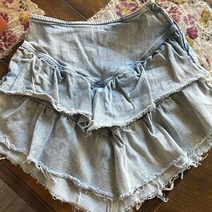 MOTHER  the mini ruffle raw edge skirt in action shot size 25